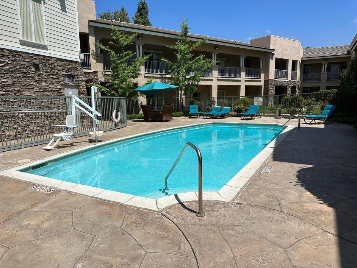Holiday Inn Express Hotel & Suites San Dimas By Ihg Экстерьер фото